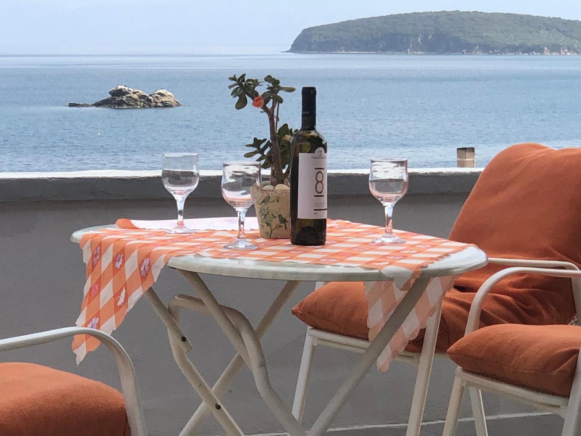 Nikos Rooms Néa Péramos Екстериор снимка