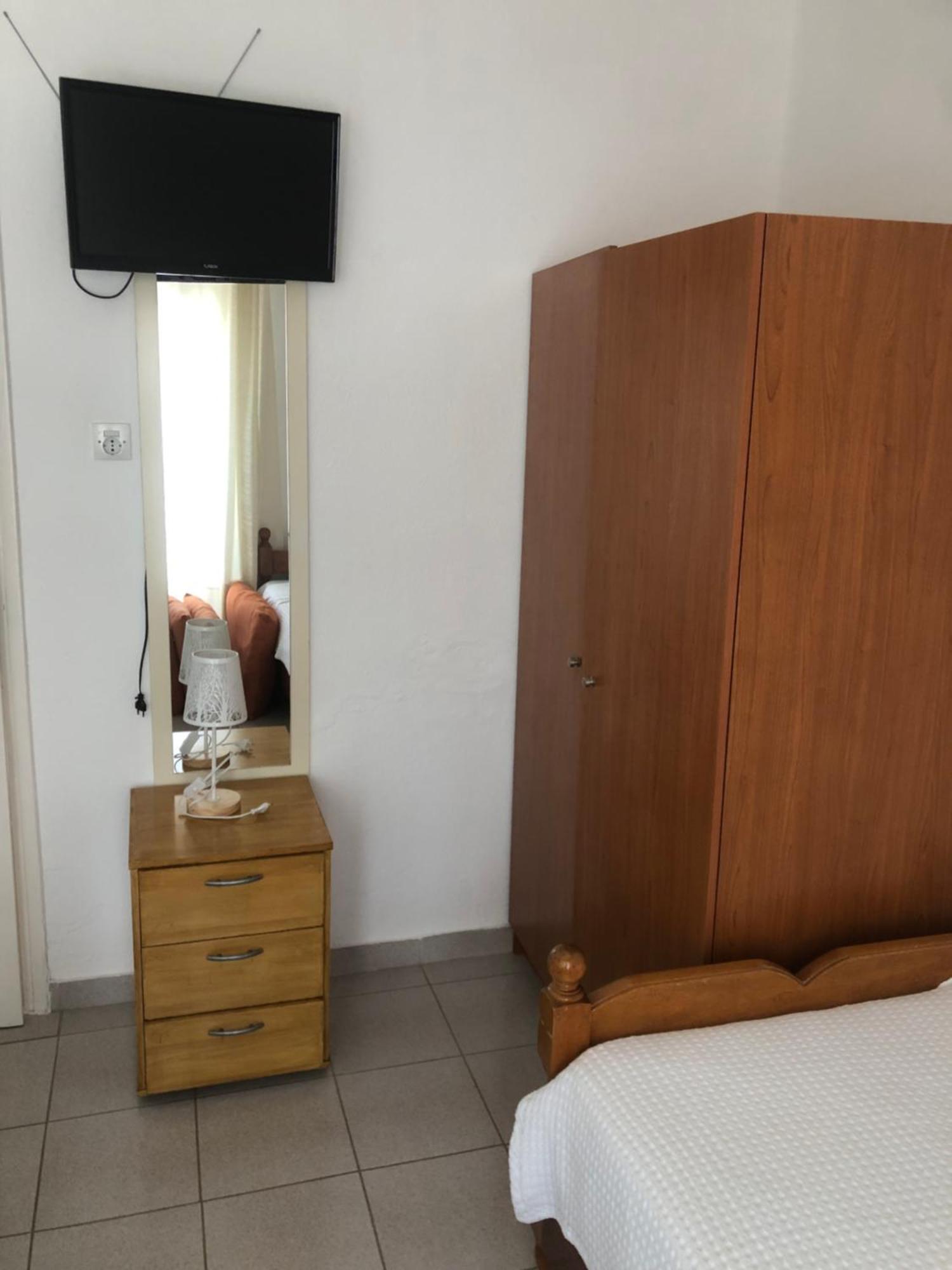 Nikos Rooms Néa Péramos Екстериор снимка