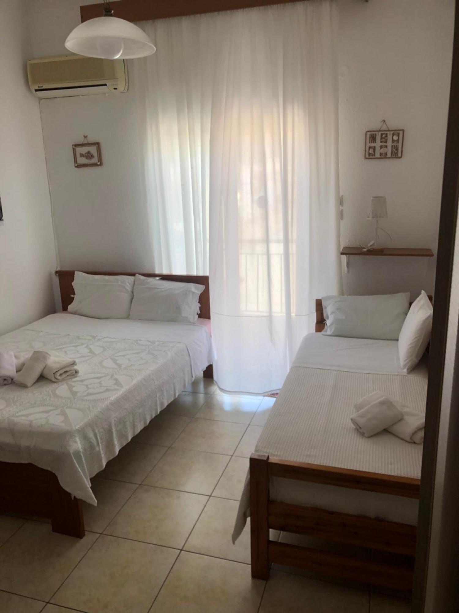 Nikos Rooms Néa Péramos Екстериор снимка